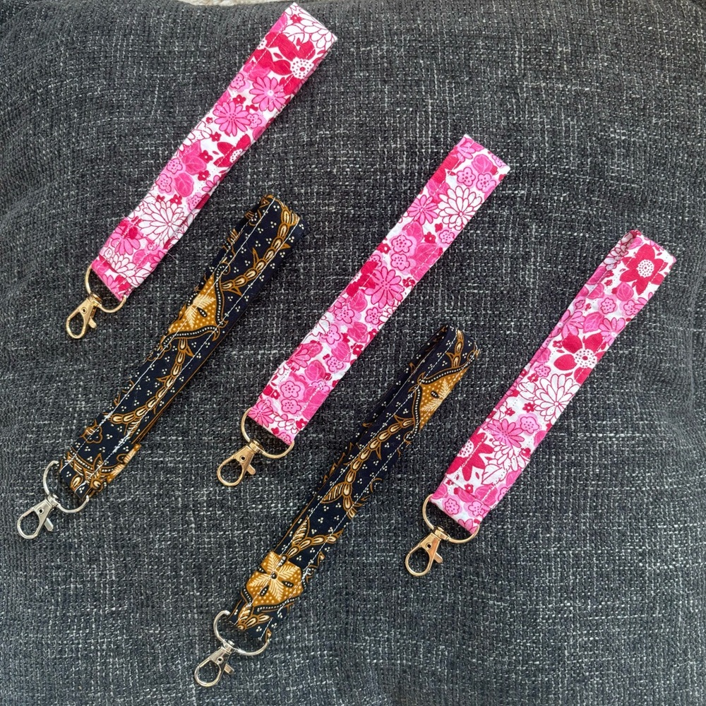 HANDMADE WRIST KEY CHAIN HOLDER ((MORE PRINTS TO COME MESSAGE FOR CUSTOM!))